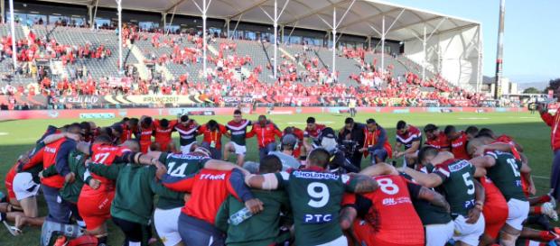 Lebanon and Tonga meet in prayer following the latter's 24-22 victory in last weekend's quarter-finals. Image Source: Twitter (@LebanonRL). Lebanon and Tonga meet in prayer following the latter's 24-22 victory in last weekend's quarter-finals. Image Source: Twitter (@LebanonRL).