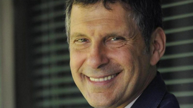 Fabrizio Frizzi mentre sorride