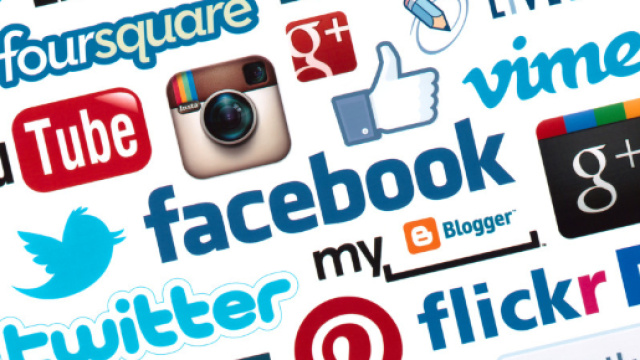 Facebook for Old People? - SocialMediaLife.it - socialmedialife.it , immagine di repertorio . migrare ai tempi dei social media