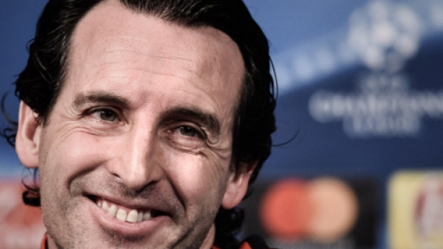 PSG-Barça : Pascal Nouma s'incruste pendant la conf' d'Unai Emery - bfmtv.com