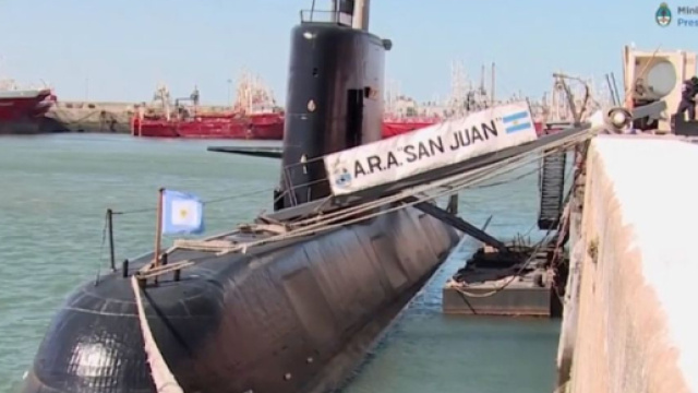 Una foto dell'Ara San Juan prima di una spedizione. Evidente l'anacronismo tecnologico del velivolo.