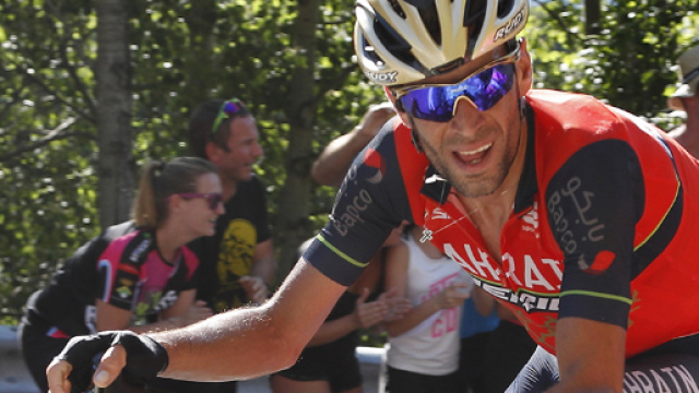 Vincenzo Nibali in sella alla sua bicicletta