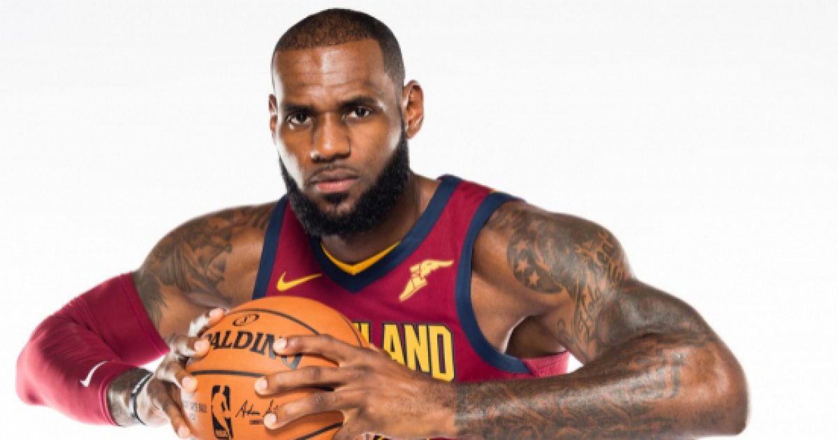 LeBron James al fotofinish nemmeno un infortunio ferma il gran finale