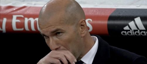 ¡Zidane se 'carga' al primer jugador!