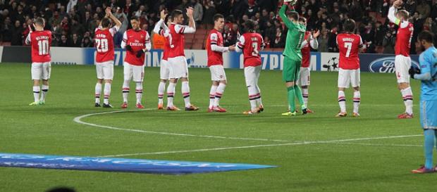 Arsenal players in a past match(image via Ronnie MacDonald/Wikimedia Commons) Arsenal players in a past match(image via Ronnie MacDonald/Wikimedia Commons)