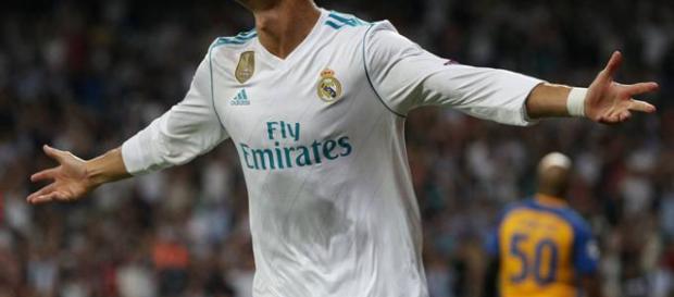 Cristiano Ronaldo comemora gol no massacre do Real sobre o Apoel em Nicosia Cristiano Ronaldo comemora gol no massacre do Real sobre o Apoel em Nicosia