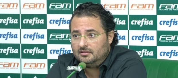 De acordo com ESPN Brasil, só falta a assinatura para definir novo técnico De acordo com ESPN Brasil, só falta a assinatura para definir novo técnico