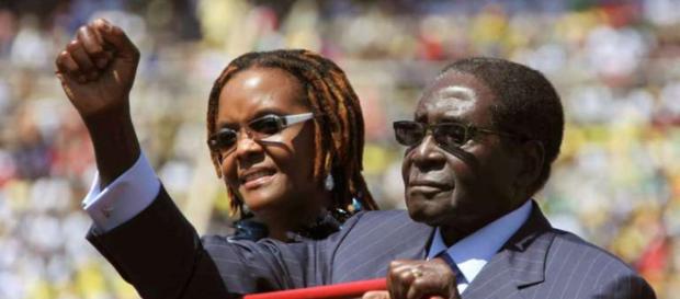 L'ex-président Robert Mugabe et son épouse L'ex-président Robert Mugabe et son épouse