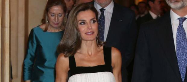 Fuente: GTRESONLINE. La reina Letizia en la 34 edición de los Premios Francisco Cerecedo Fuente: GTRESONLINE. La reina Letizia en la 34 edición de los Premios Francisco Cerecedo