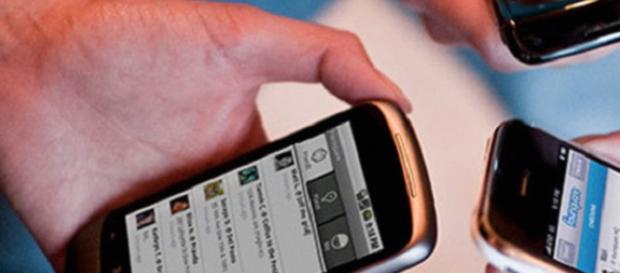 Uomo con disabilità di 55 anni viene fatto spogliare e ripreso con il cellulare da quattro trentenni Uomo con disabilità di 55 anni viene fatto spogliare e ripreso con il cellulare da quattro trentenni