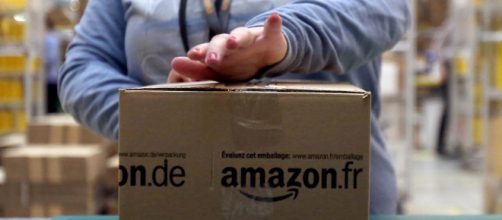 Amazon, la denuncia di un lavoratore: "Orari folli, siamo schiavi