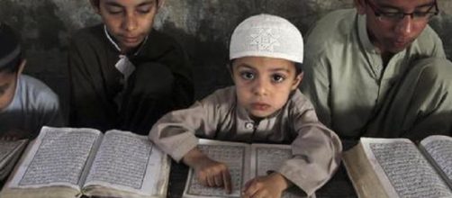 Bambini maltrattati dai genitori per imparare il Corano