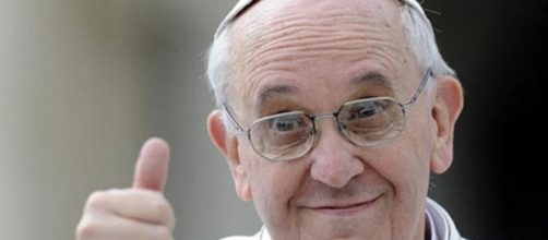 Papa Francesco accusa i politici di razzismo