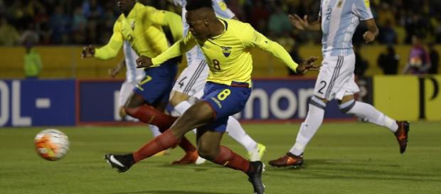 Atacante equatoriano marcou dois gols nas Eliminatórias Atacante equatoriano marcou dois gols nas Eliminatórias