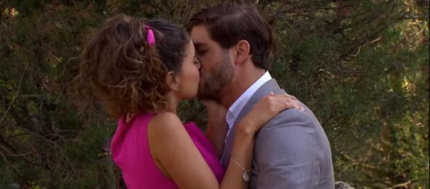 Carlos e Fernanda voltam a namorar Carlos e Fernanda voltam a namorar