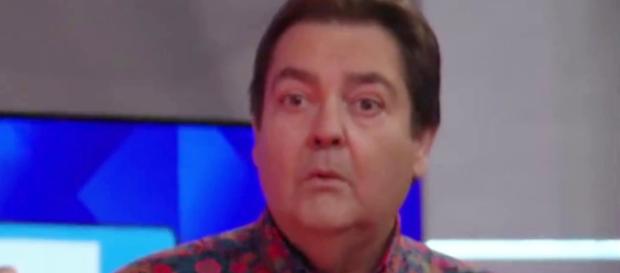 Faustão ouve dura notícia da Globo Faustão ouve dura notícia da Globo