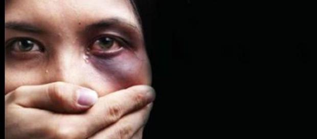 Giù le mani, violenza di genere Giù le mani, violenza di genere