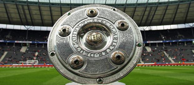 Jahr für Jahr kämpfen die besten Mannschaften Deutschlands um diese Schale Jahr für Jahr kämpfen die besten Mannschaften Deutschlands um diese Schale
