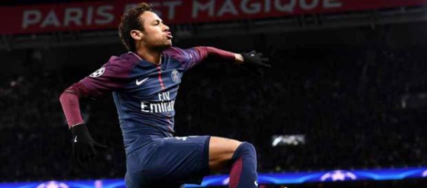 Neymar está muito feliz com seu sucesso na França Neymar está muito feliz com seu sucesso na França
