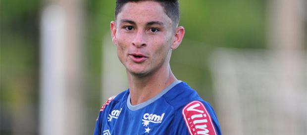 O lateral é o novo reforço do alviverde O lateral é o novo reforço do alviverde