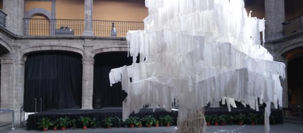 Obra "El árbol de la luz" del Yucateco Josue Abraham. Obra "El árbol de la luz" del Yucateco Josue Abraham.