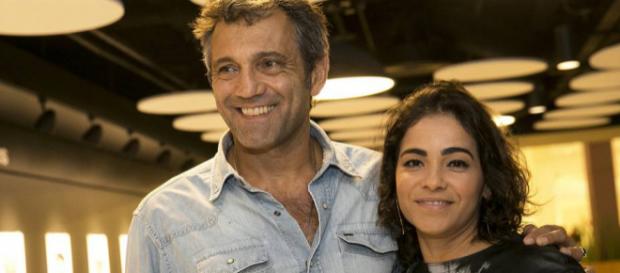 Os dois pareciam ser muito felizes Os dois pareciam ser muito felizes