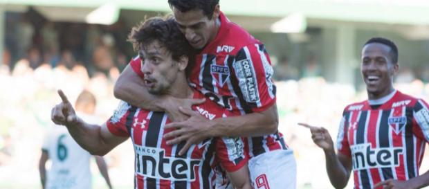 Rodrigo Caio comemorando gol da virada são-paulina Rodrigo Caio comemorando gol da virada são-paulina