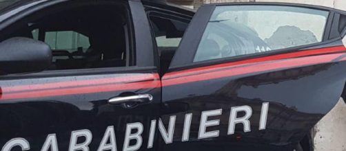 I carabinieri stanno passando al vaglio la posizione della donna che ha ucciso il compagno con un colpo di martello.