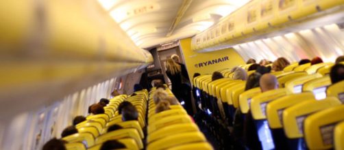 Ryanair, assistente di volo: 'devo vendere di più o prenderanno provvedimenti'