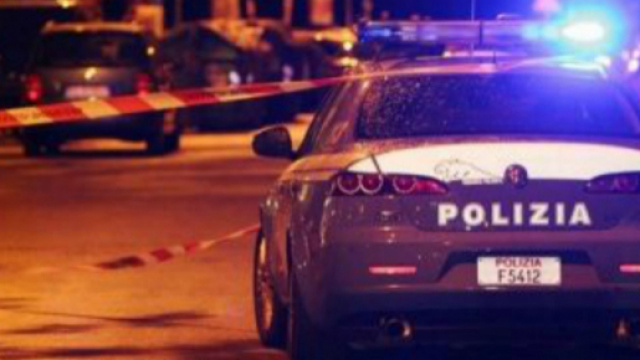 Modena: madre trova il corpo del figlio in una valigia.