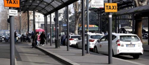 Milano: cliente stacca a morsi l'orecchio del tassista