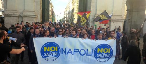 Una manifestazione del gruppo "Noi con Salvini" di Napoli (Foto: Identità Insorgenti)