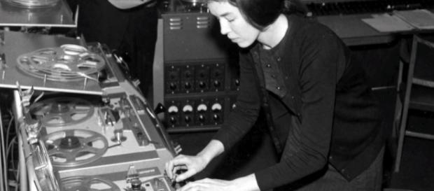 Delia Derbyshire y su legado finalmente han sido reconocidos con un doctorado póstumo. Delia Derbyshire y su legado finalmente han sido reconocidos con un doctorado póstumo.