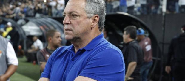 Insatisfeito, Abel cobra time mais cascudo para o Flu em 2018 (Foto: Globo.com) Insatisfeito, Abel cobra time mais cascudo para o Flu em 2018 (Foto: Globo.com)