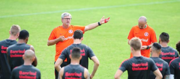 Odair foi confirmado para 2018 logo após o jogo contra o Guarani Odair foi confirmado para 2018 logo após o jogo contra o Guarani