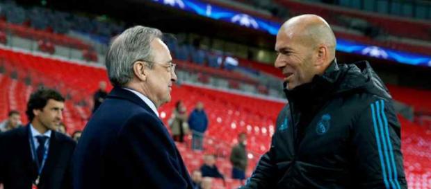 Zidane com o presidente do Real, Florentino Pérez Zidane com o presidente do Real, Florentino Pérez