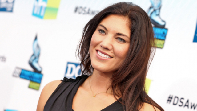 Hope Solo, star internazionale del calcio femminile, ha accusato di molestie l'ex presidente della FIFA, Sepp Blatter
