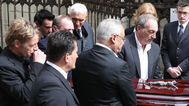 PHOTOS - Obs&egrave;ques de Florence Arthaud : sa fille Marie, Jeannie ... - closermag.fr