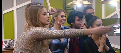 Ilary Blasi ha brindato con i finalisti del GF VIP a fine puntata