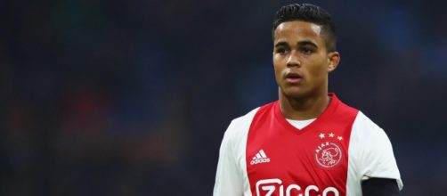 Justin Kluivert con la maglia dell'Ajax | Foto by The Independent