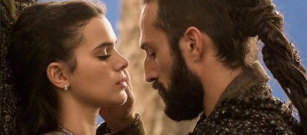 Bruna Marquezine parece estar gostando muito Bruna Marquezine parece estar gostando muito