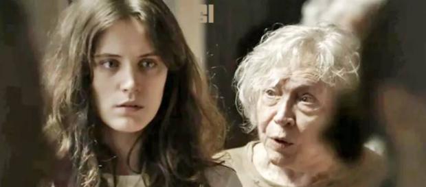 Clara terá reencontro emocionante com sua mãe Duda em O Outro Lado do Paraíso Clara terá reencontro emocionante com sua mãe Duda em O Outro Lado do Paraíso
