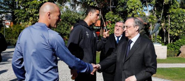 Zidane com o presidente Florentino Pérez Zidane com o presidente Florentino Pérez