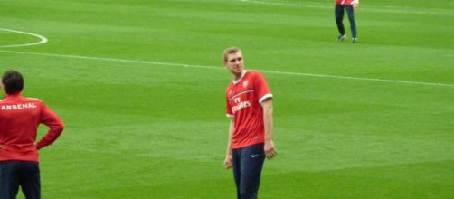 Arsenal defender Per Mertesacker during a training session with his teammates in the past. (Image Credit: Wonker/Flickr)
