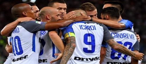 I giocatori dell'Inter esultano dopo un gol