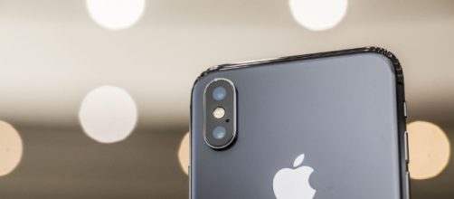 iPhone X è il nuovo device della Apple, foto cnet.com