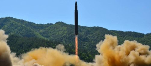 La Corea del Nord lancia un nuovo missile balistico - lastampa.it