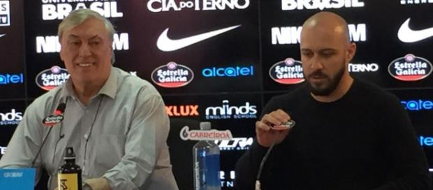 Diretoria do Corinthians está negociando com dois reforços e está próximo de contratá-los Diretoria do Corinthians está negociando com dois reforços e está próximo de contratá-los