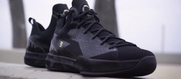 Lakers forward Julius Randle would not wear ZO2s because of his deal with Nike -- SLAM via YouTube Lakers forward Julius Randle would not wear ZO2s because of his deal with Nike -- SLAM via YouTube