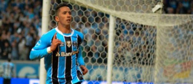 Lucas Barrios é esperança de gols Lucas Barrios é esperança de gols